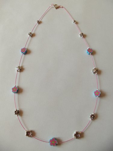 Collier fleuri rose