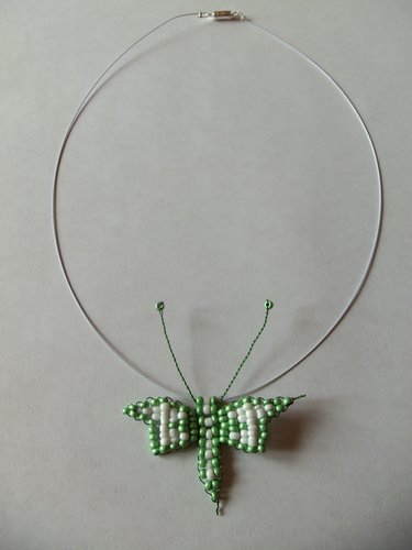Collier papillon vert