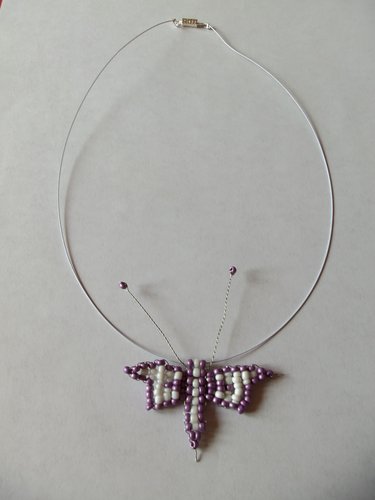 Collier papillon violet
