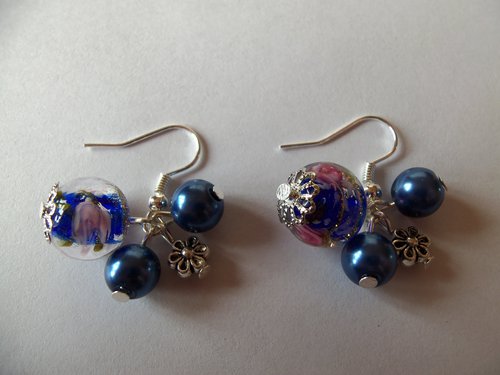 Boucles d'oreilles grappe bleues