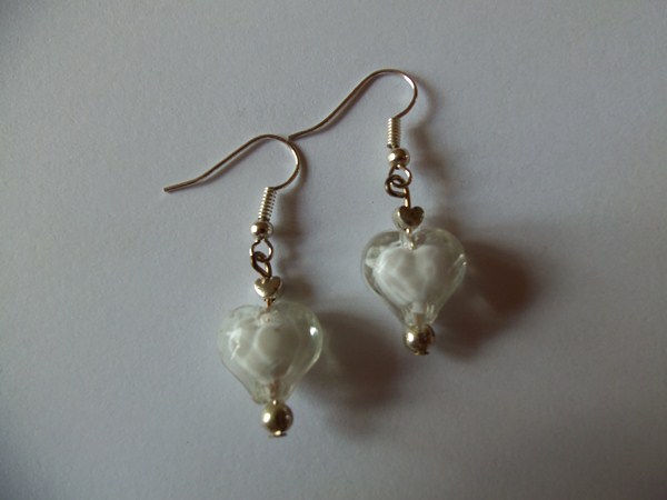 Boucles d'oreilles coeur blanc