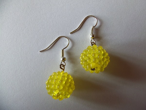 Boucles d'oreilles graine de fruits jaune