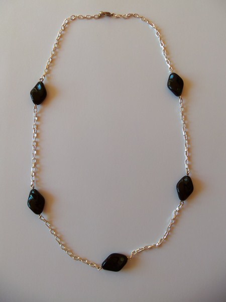 Collier d'ovales noires