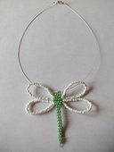Collier libellule verte