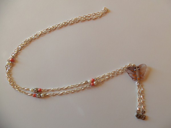 Sautoir papillon rose